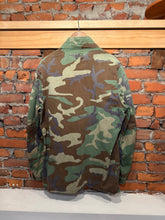 Load image into Gallery viewer, Vintage Camo Jacket (L)