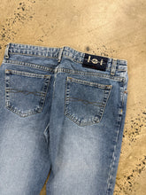Load image into Gallery viewer, Vintage Women’s LEI Flare Jeans (32x32)