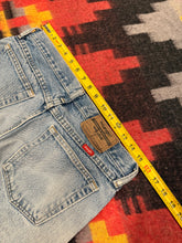 Load image into Gallery viewer, Vintage Y2K Wrangler Lightwash Jeans (31x29.5)