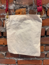 Load image into Gallery viewer, Vintage 70s Flower Bag