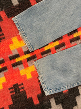 Load image into Gallery viewer, Vintage 2000s Lightwash Wrangler Jeans (30x30)