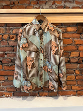 Load image into Gallery viewer, True Vintage 70s Lee Grapes Button Up Shirt (S)