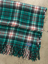 Load image into Gallery viewer, Vintage Pendleton 100% Virgin Wool Blanket (51x75inch)
