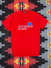 Load image into Gallery viewer, Vintage 90s Don’t Bother Me I’m Crabby Tee (L)
