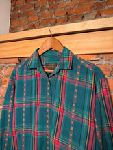 Load image into Gallery viewer, Vintage 90s Eddie Bauer Green Flannel (WM)
