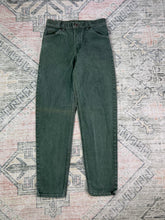 Load image into Gallery viewer, Vintage Green Levi’s 550 Jeans (30x32)
