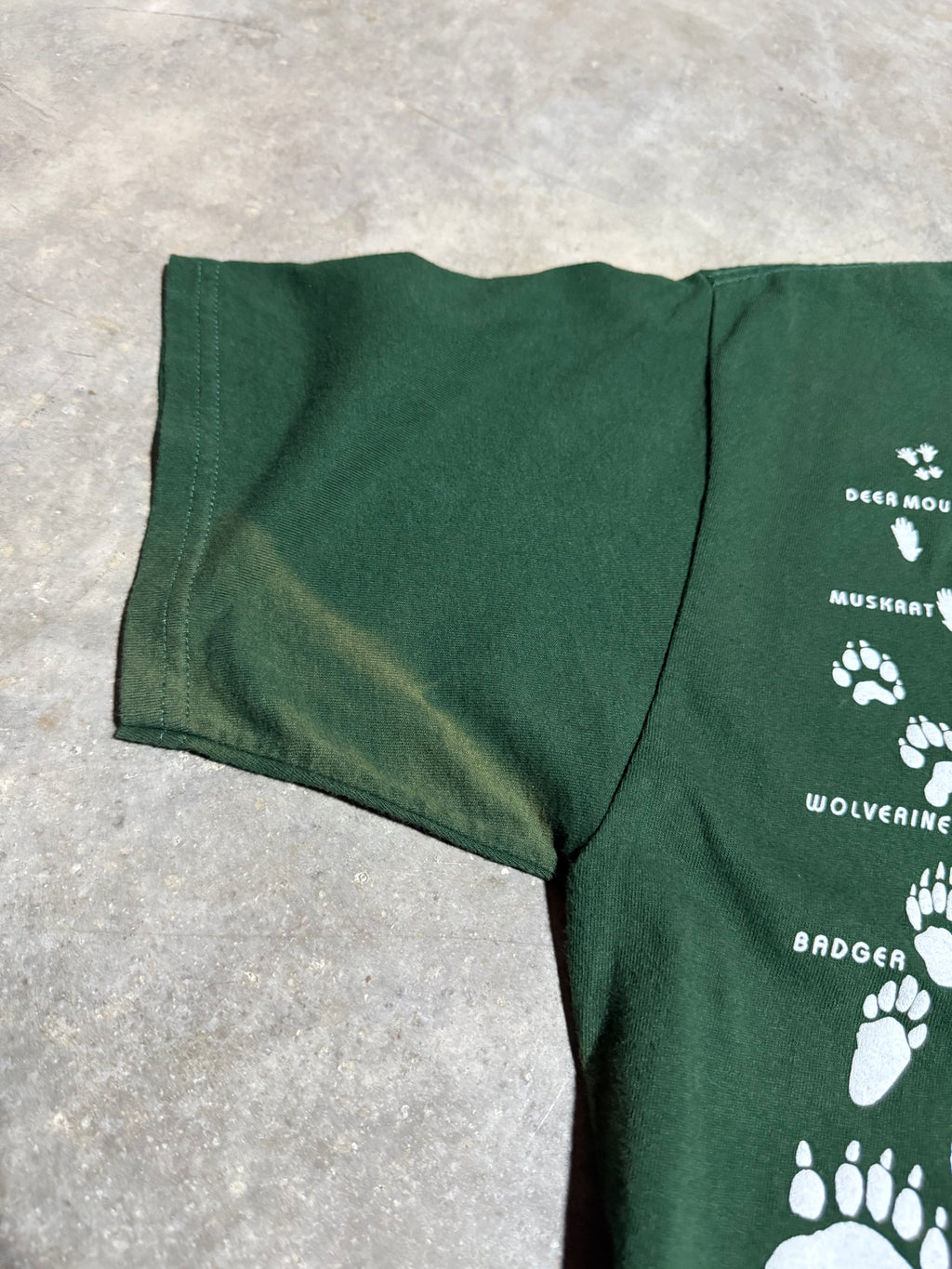 Vintage 90s Footprints of Canada Faded T-Shirt (M)