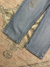 Load image into Gallery viewer, Vintage Gap Lightwash Jeans (31x30.5)
