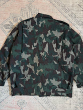 Load image into Gallery viewer, Vintage 80s 4 Pocket Camo Military Jacket (XL)
