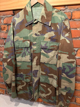 Load image into Gallery viewer, Vintage Camo Jacket (L)
