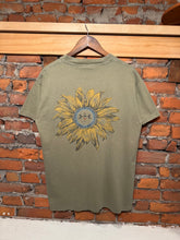 Load image into Gallery viewer, Vintage 90s Penn State Sunflower T-Shirt (L)
