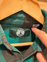 Load image into Gallery viewer, Vintage Timber Trail Green Flannel (S)
