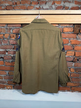 Load image into Gallery viewer, Vintage Military Airborne Shirt (M)
