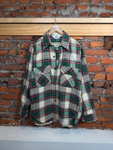 Load image into Gallery viewer, Vintage 80s Woolrich Green Flannel (M)
