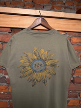 Load image into Gallery viewer, Vintage 90s Penn State Sunflower T-Shirt (L)

