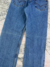 Load image into Gallery viewer, Vintage 90s Levi’s 505 Jeans (30x34)
