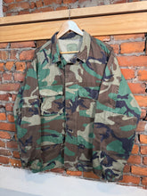 Load image into Gallery viewer, Vintage Military Camo Jacket (XL)
