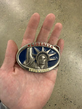 Load image into Gallery viewer, Vintage 1986 Statue of Liberty Belt Buckle
