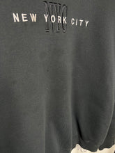 Load image into Gallery viewer, Vintage New York City Embroidered Crewneck (L)
