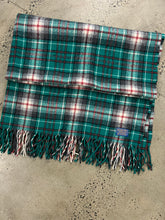 Load image into Gallery viewer, Vintage Pendleton 100% Virgin Wool Blanket (51x75inch)
