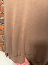 Load image into Gallery viewer, Vintage Artisans Brown Cut Collar Crewneck (M)
