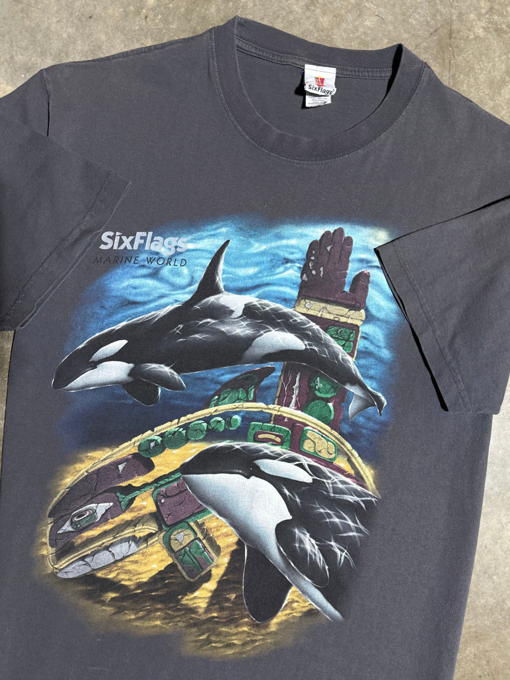 Vintage 90s Six Flags Orca T-Shirt (XL)