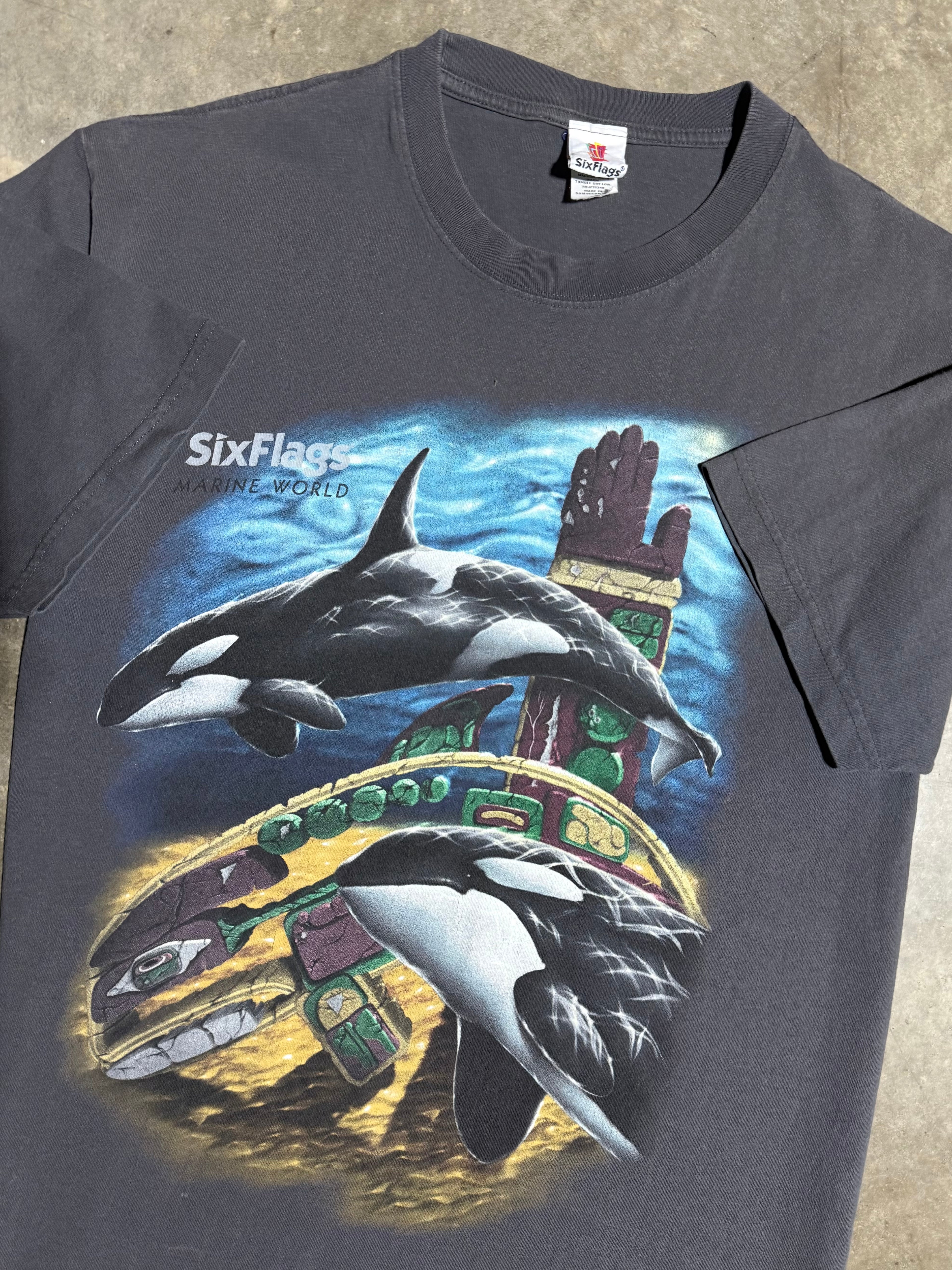 Vintage 90s Six Flags Orca T-Shirt (XL)