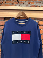 Load image into Gallery viewer, 2000s Stitched Tommy Hilfiger Crewneck (WS)
