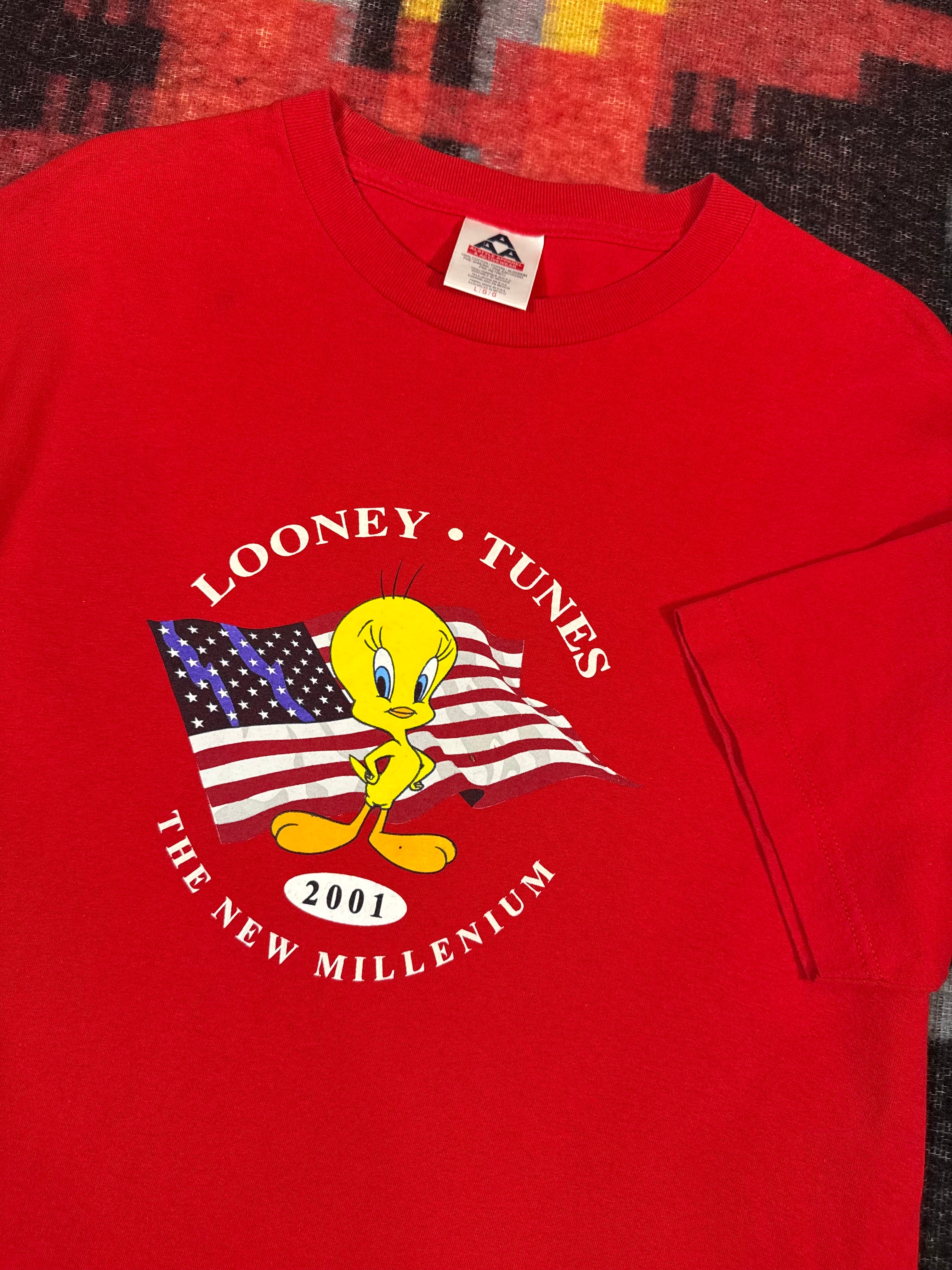 Vintage 2001 Tweety Bird American Flag Shirt (L)