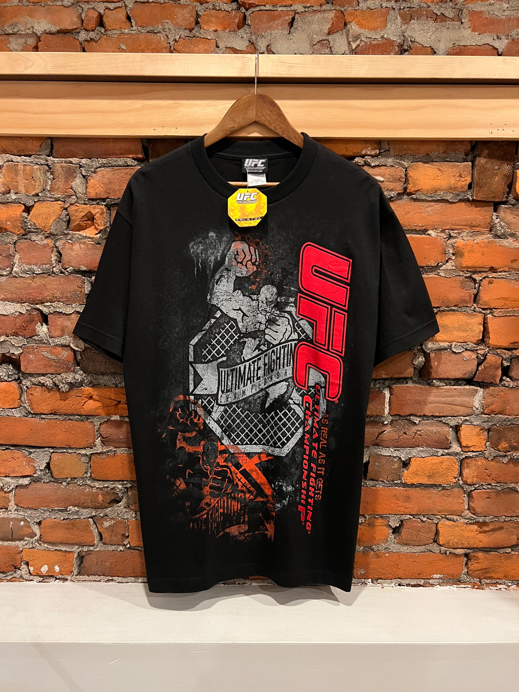 2000s UFC Big Print Shirt (L)