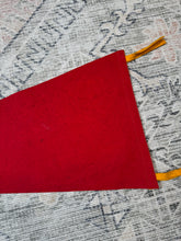 Load image into Gallery viewer, Vintage 50s/60s Washington’s Mansion Mt Vernon Pennant (29inch)
