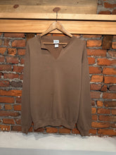 Load image into Gallery viewer, Vintage Artisans Brown Cut Collar Crewneck (M)

