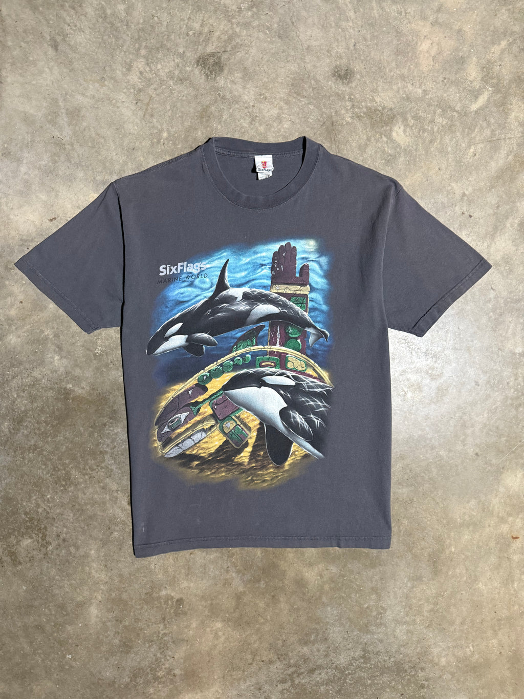 Vintage 90s Six Flags Orca T-Shirt (XL)