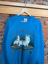 Load image into Gallery viewer, Vintage 90s Yellowstone Wolves Crewneck (L)
