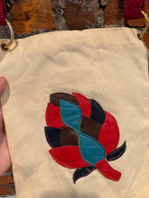 Load image into Gallery viewer, Vintage 70s Flower Bag
