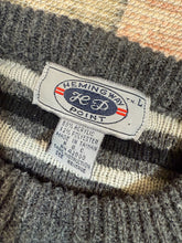 Load image into Gallery viewer, Vintage Hemingway Point Pattern Sweater (L)
