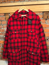 Load image into Gallery viewer, Vintage 70s Woolrich Heavyweight Flannal Jacket (L)
