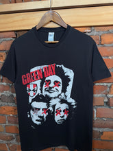 Load image into Gallery viewer, Green Day Uno Dos Tre Tour Shirt (M)

