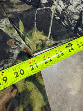 Load image into Gallery viewer, Vintage Mossy Oak Camo Crewneck (M)
