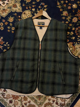 Load image into Gallery viewer, Vintage Woolrich Fleece Lined Vest (2XL)
