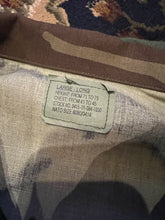 Load image into Gallery viewer, Vintage Camo Military Jacket (L Long)
