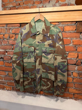 Load image into Gallery viewer, Vintage Camo Jacket (L)

