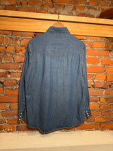 Load image into Gallery viewer, Vintage Plains Pearl Snap Denim Shirt (M)
