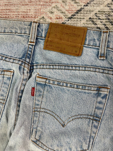 Vintage 90s Levi’s Lightwash 550 Jeans (Womens 28x31.5)