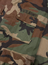 Load image into Gallery viewer, Vintage Camo Army Jacket (M Short)
