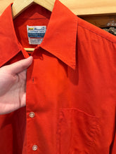 Load image into Gallery viewer, True Vintage Grants Menswear Loop Collar Red Shirt (M)
