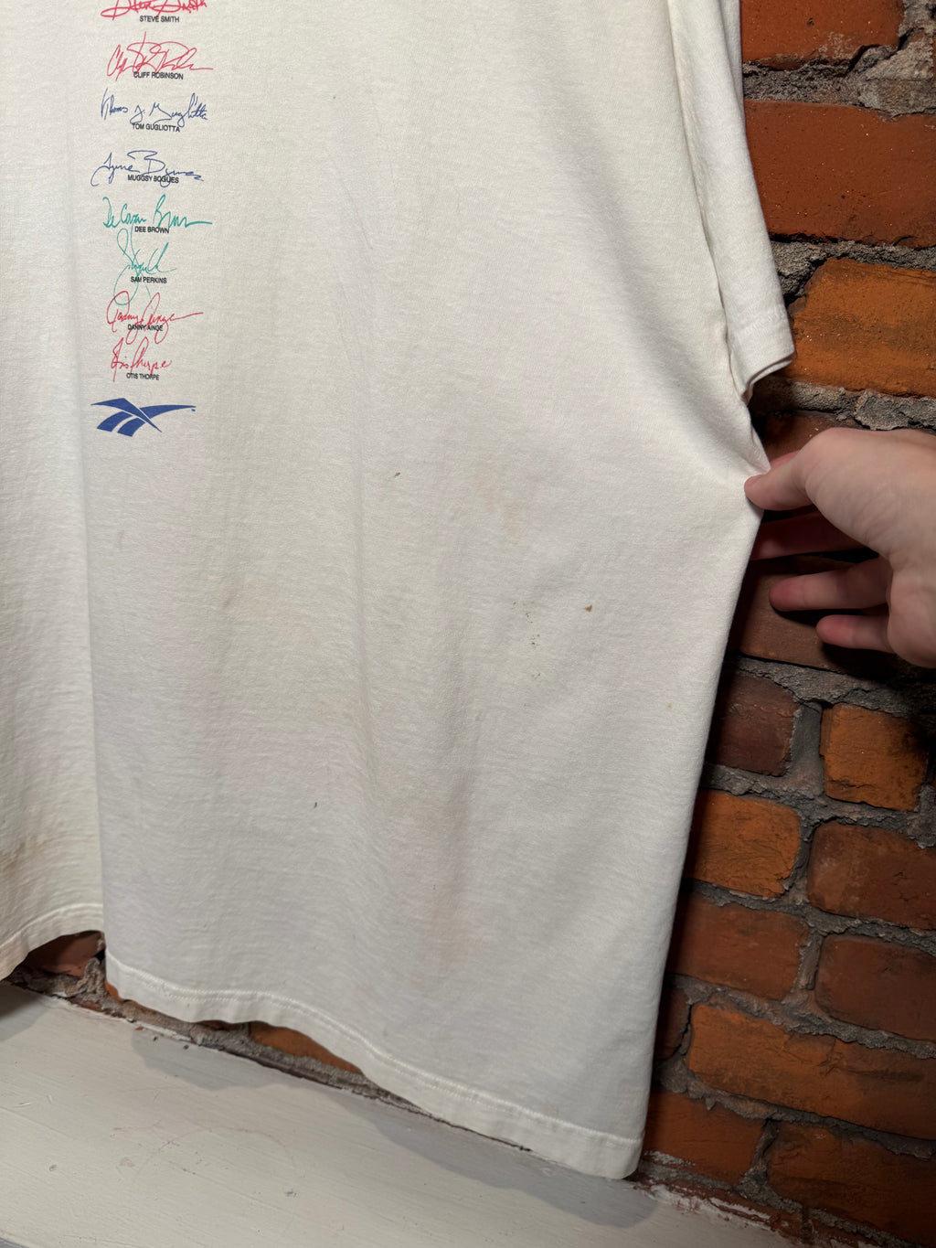 Vintage 90s Distressed Hoop Alliance Reebok T-Shirt (2XL)