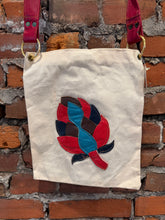 Load image into Gallery viewer, Vintage 70s Flower Bag
